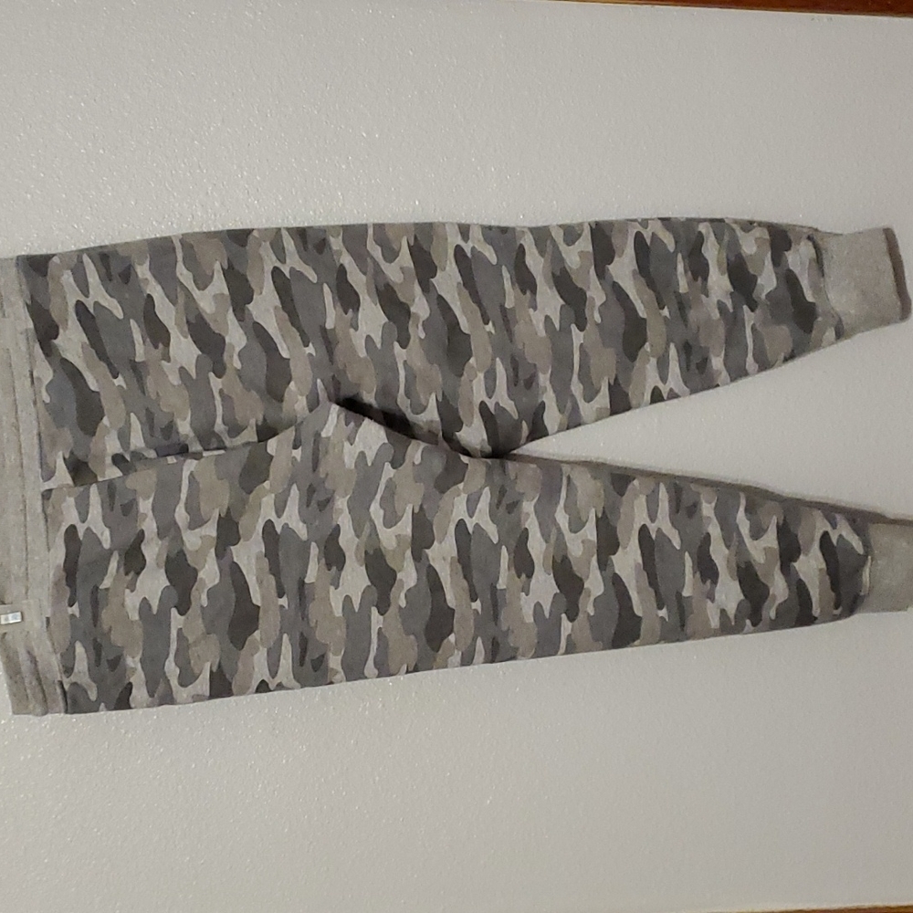 Amazon basic camo joggers - Picture 3 of 4